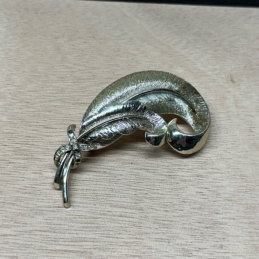 Stylish Vintage Silver Feather‎ Brooch Missing Some Rhinestones